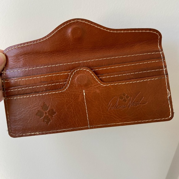 slim Leather Patricia Nash Valentia sleeve magnetic closure card cash holder - Picture 5 of 16